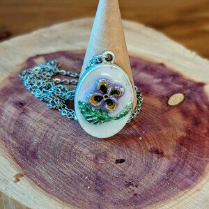 SWEET VIOLET: Beautiful violet flower pendant necklace, clay, pigment, resin